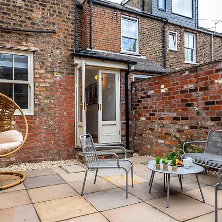 8 Kyme Street Holiday home *